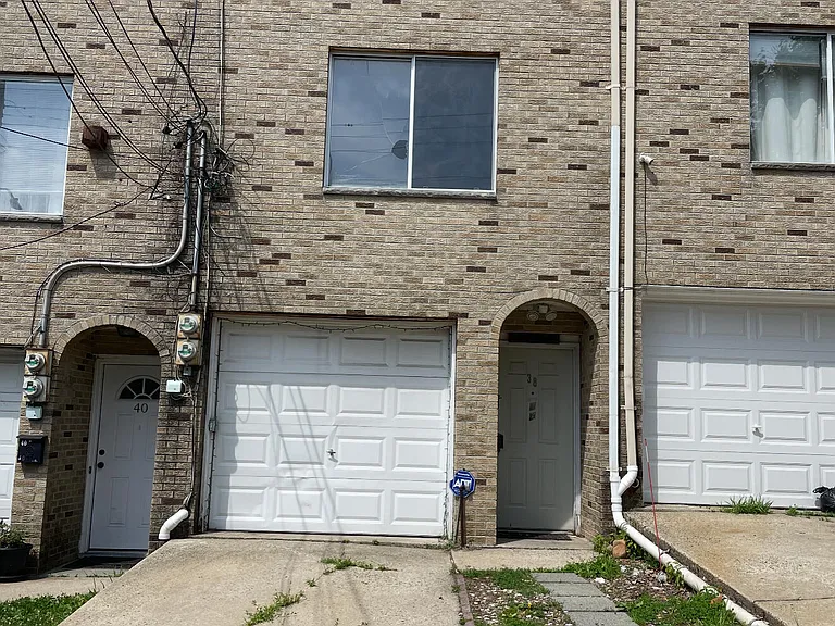 38 Sherman Ave — Photo 1