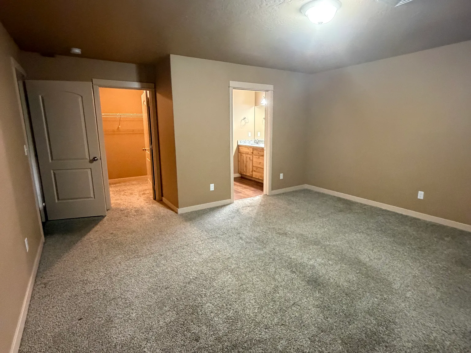 3 bed, 2.5 bath, 1588 sqft, $1,800 — Photo 2