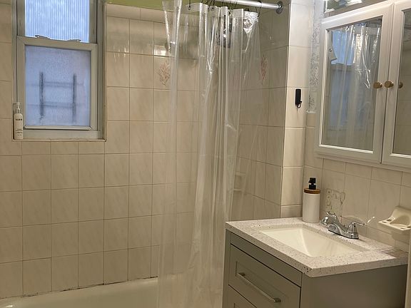 3rd image of 1972 Powell Ave APT 1