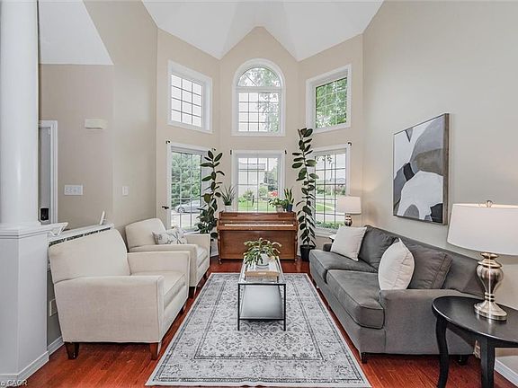 5th image of 2 Oakridge Cres