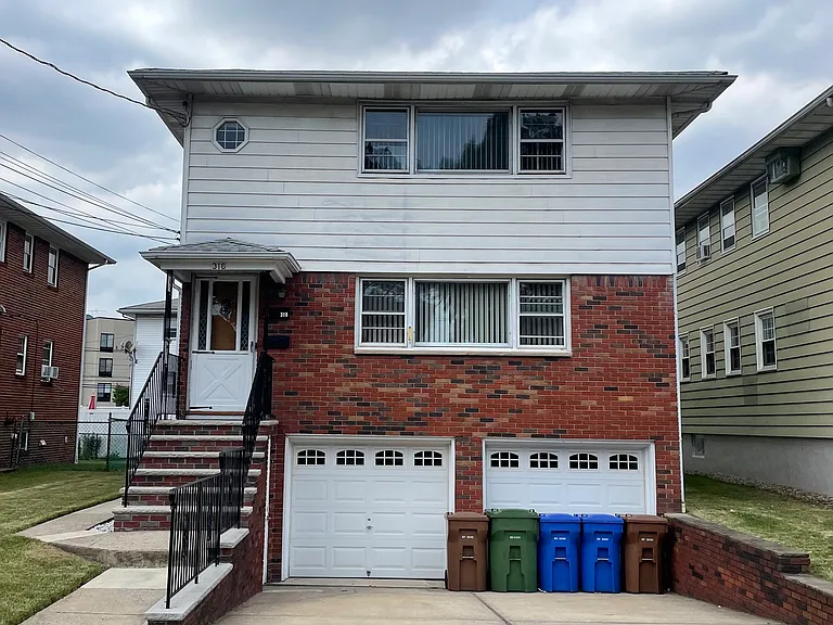 318 Kennedy Dr #2 — Photo 1