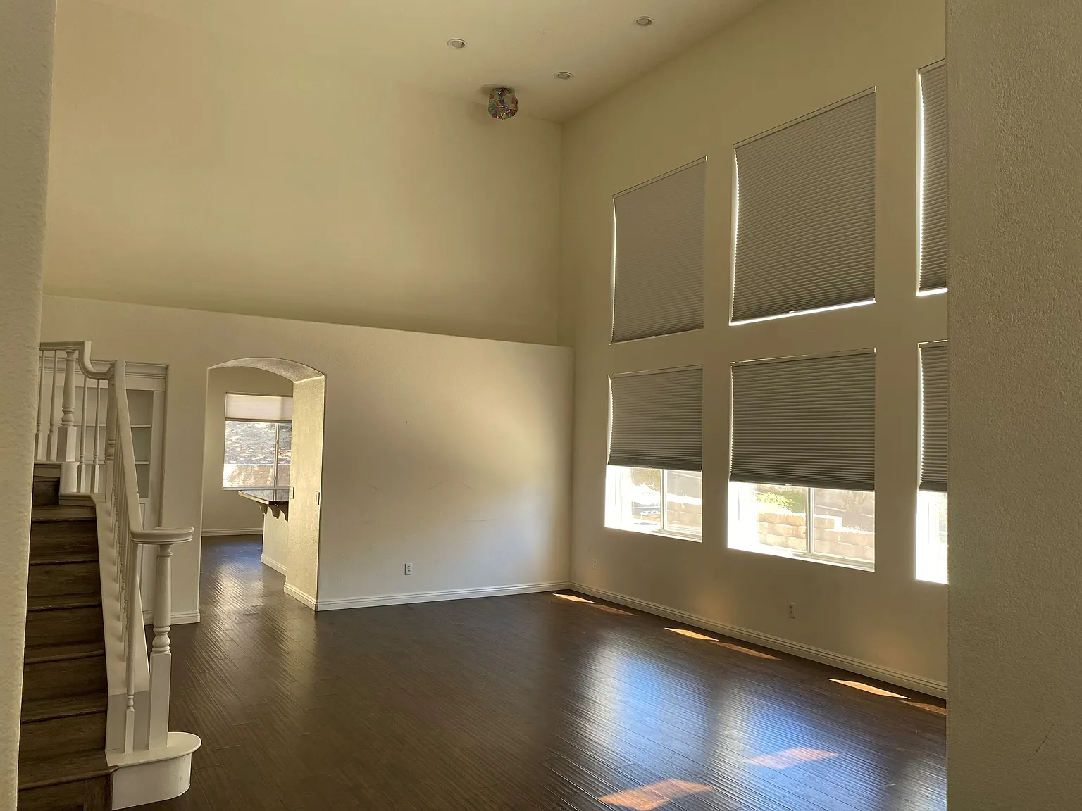 3 bed, 2383 sqft, $4,100 — Photo 2