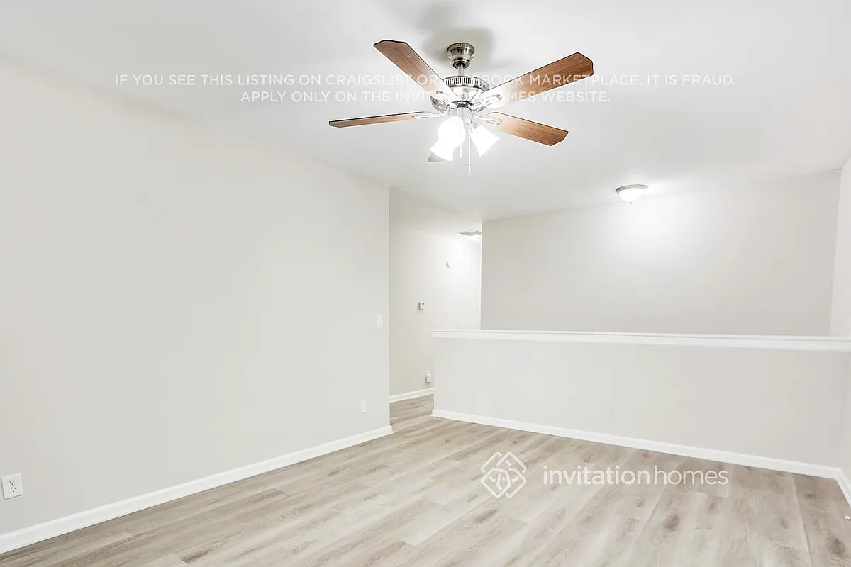 Building Photo - 2369 Brentford Pl