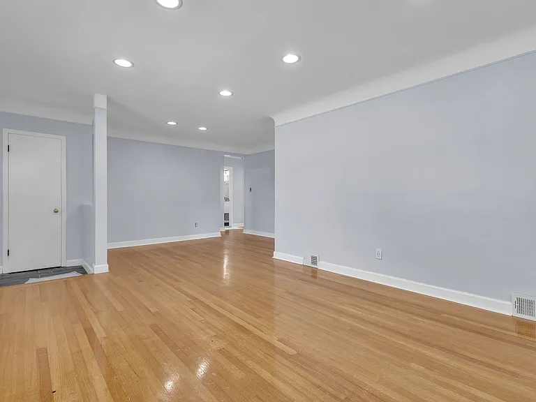 8484 Berwyn St — Photo 2