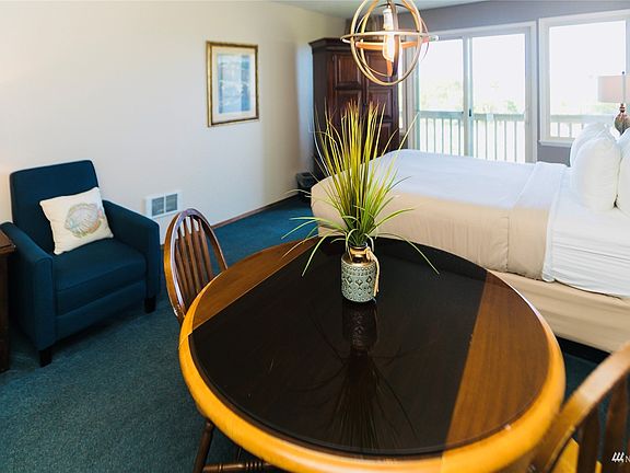 4th image of 643 Ocean Shores Blvd NW #207
