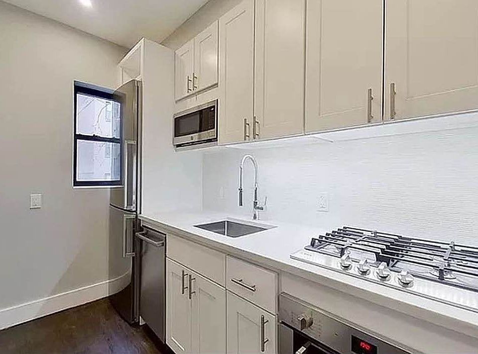 2nd image of 234 E 88th St APT 3A