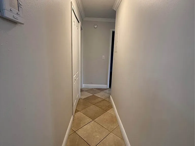 5075 Vineland Rd #201 — Photo 3