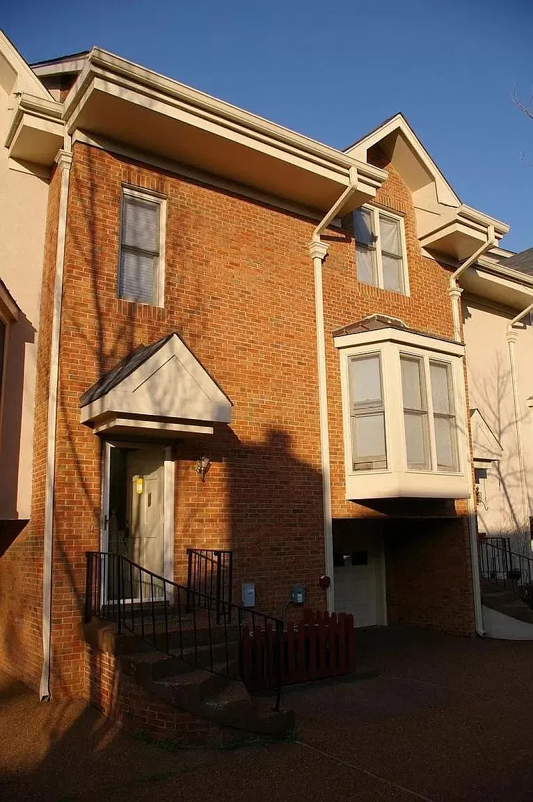 3313 Fairmont Dr — Photo 2