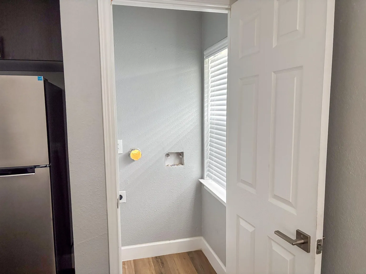 2 bed, 1.0 bath, 3038 sqft, $1,250 — Photo 3