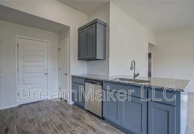 2405 S 28th Ter — Photo 12