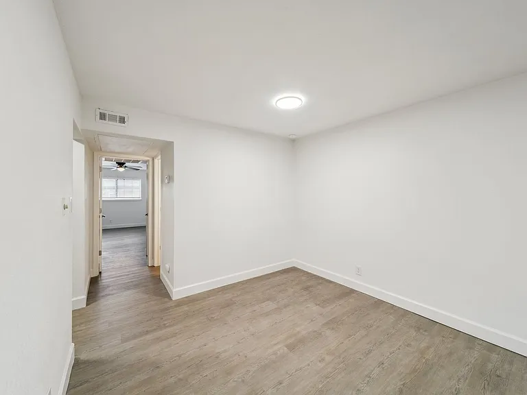 The Elms by ONYX *UNDER NEW MANAGEMENT* Now Offering FREE Prorated Rent! — Photo 23