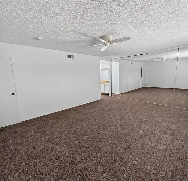 4459 Avenida Granada — Photo 19