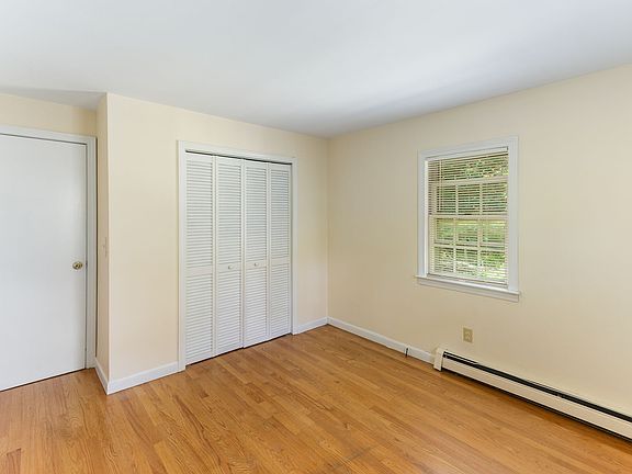4th image of 49 Bramblebush Dr