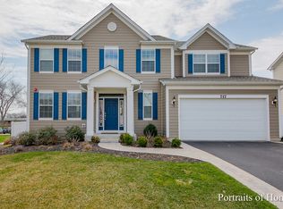 717 Amber Ridge Ave, Glen Ellyn, IL 60137