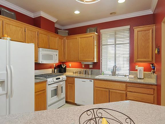 3rd image of 355 Powerscourt Way
