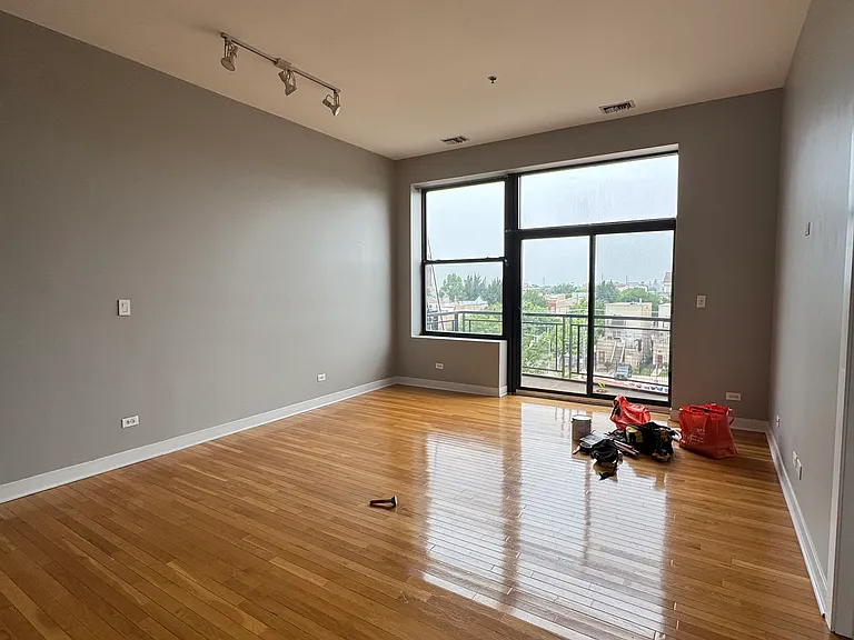 1 S Leavitt St #405 — Photo 6