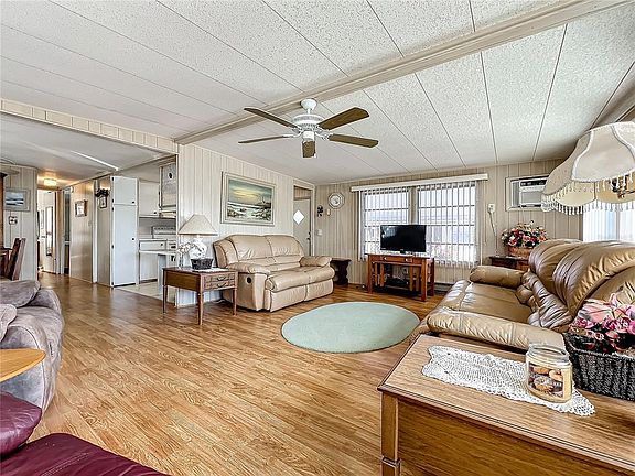 4th image of 511 50th Avenue Dr W