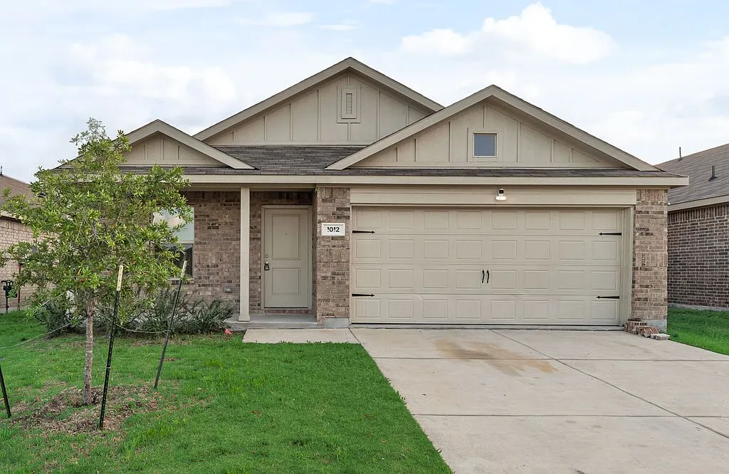 4 bed, 1667 sqft, $2,195 — Photo 2