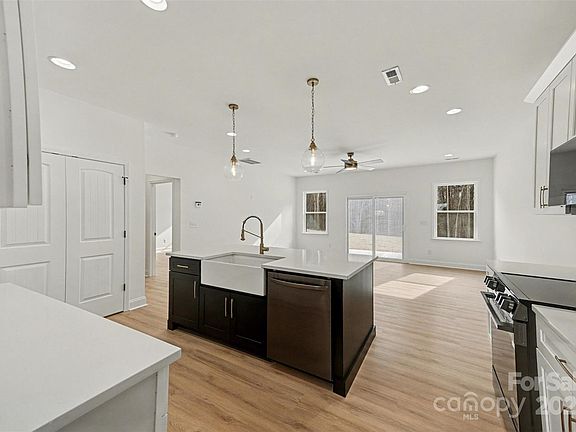 5th image of 1055 Castle Mill Ln