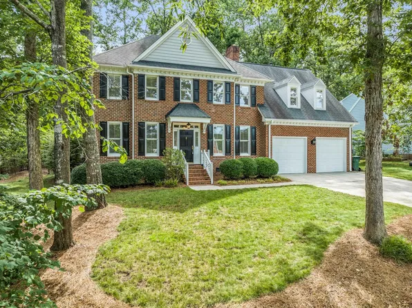 202 Stoneleigh Dr, Cary, NC 27511