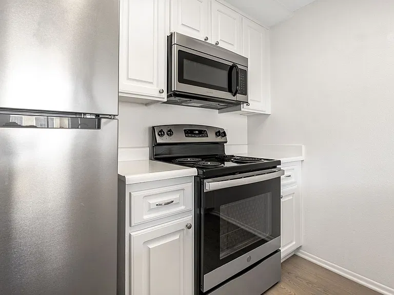 Monrovia Villas Apartments — Photo 15
