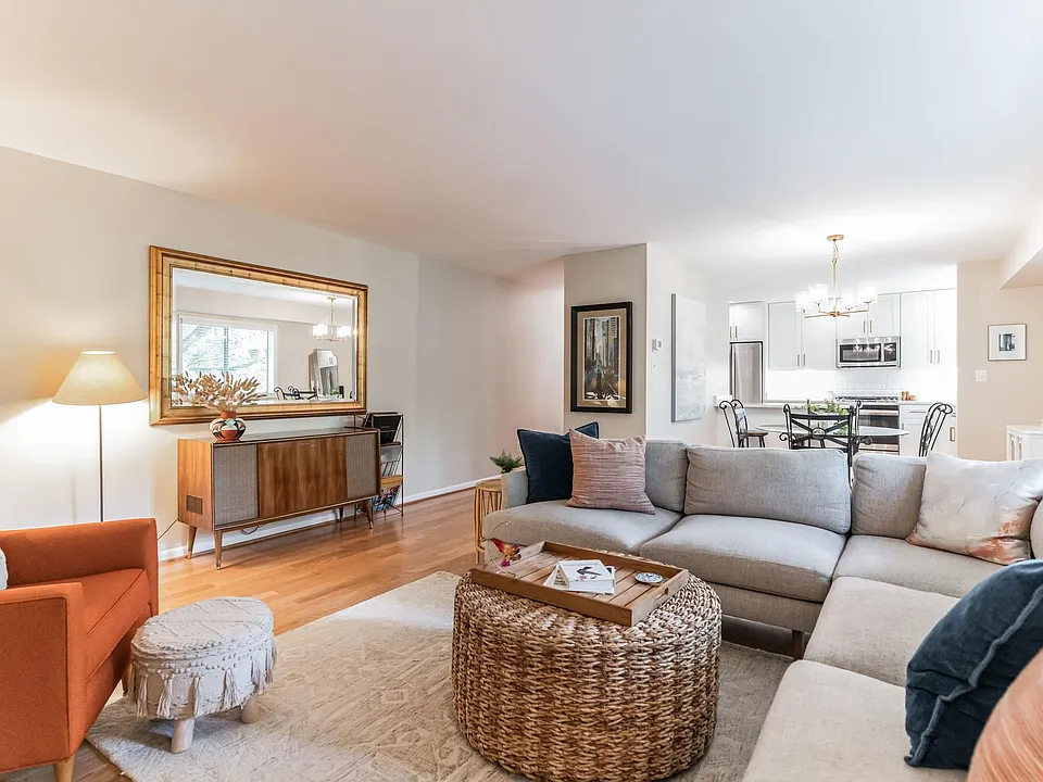 10636 Montrose Ave #3