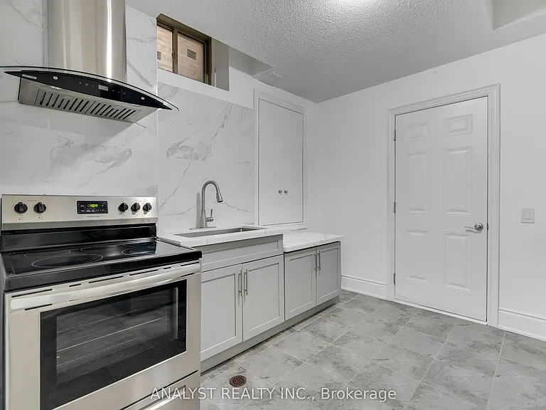 61 Ross Vennare Cres — Photo 43