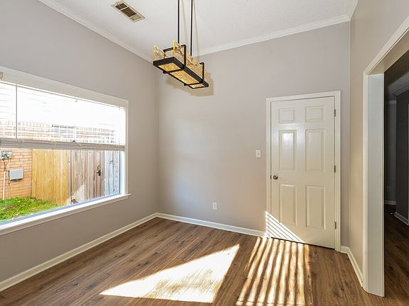5th image of 2219 Lake Hill Ct