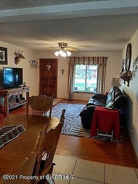 3rd image of 304 E Boyd Dr