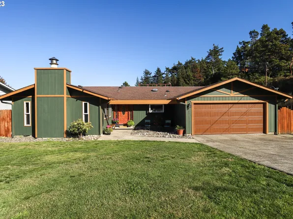 1823 Ash St, North Bend, OR 97459