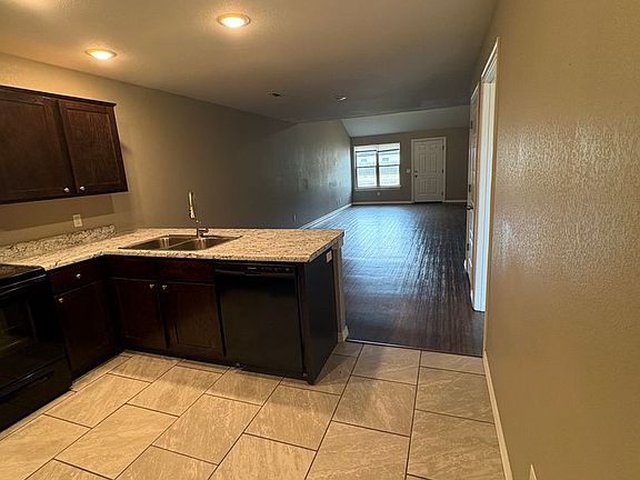 3rd image of 901 Dallas St SW #38
