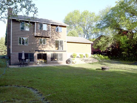 2nd image of 3973 Woodridge Ct