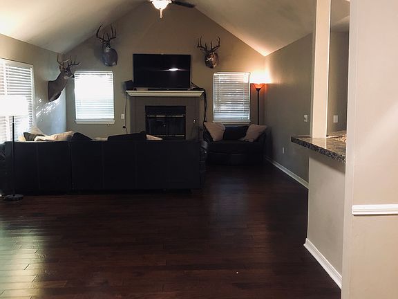 2nd image of 106 Autumn Ln
