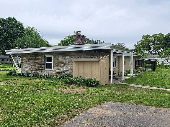 4th image of 100 Valley View Dr