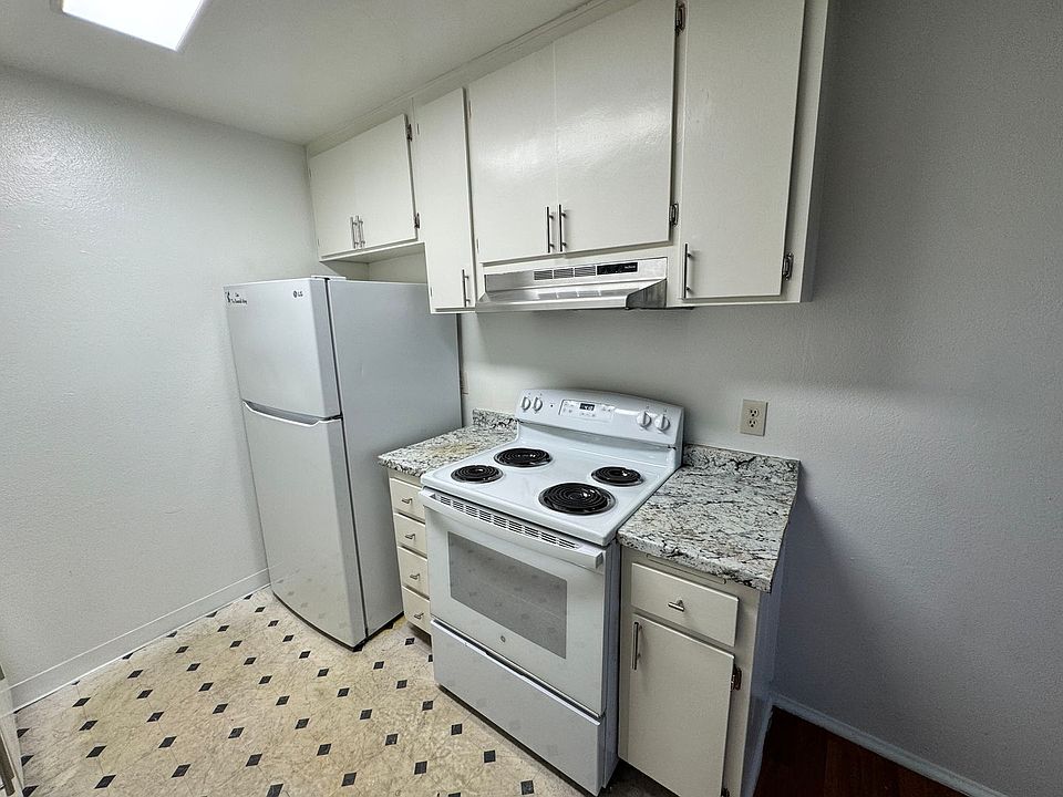 1st image of 994 Leslie Rd APT 5