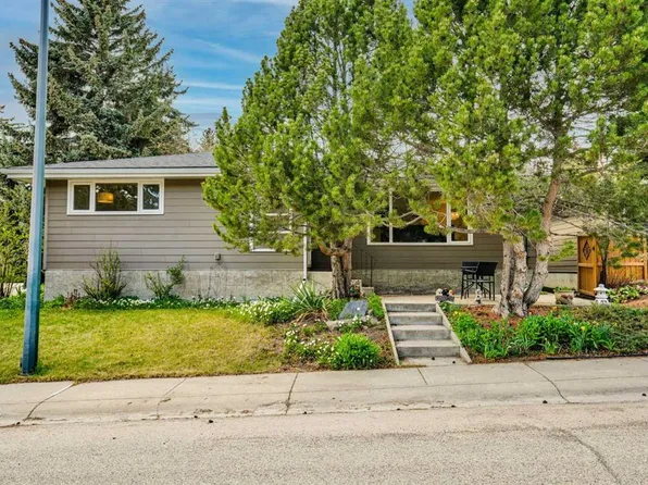 2704 SW Chandler Rd NW, Calgary, AB T2L 1E5