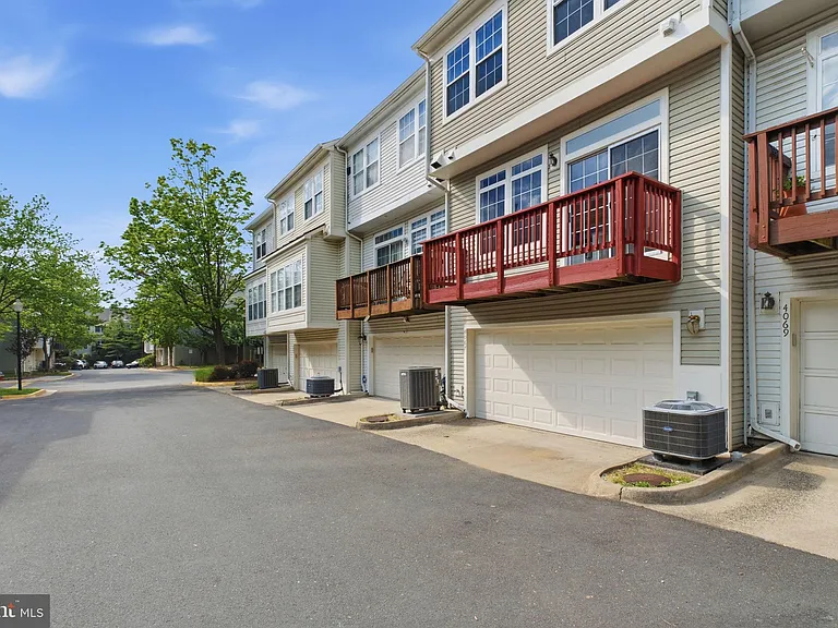 4067 Fountainside Ln — Photo 33