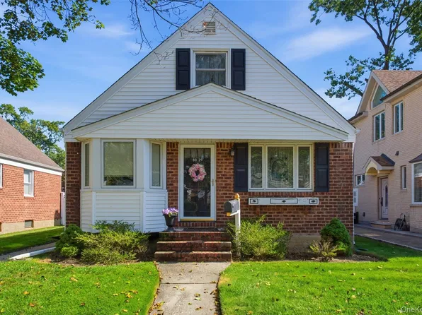 8029 259th Street, Glen Oaks, NY 11004