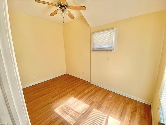 5th image of 172 Erie St
