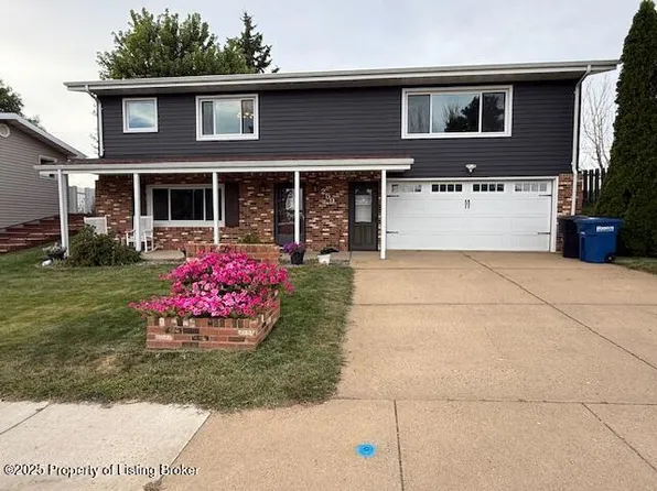 259 12th St E, Dickinson, ND 58601