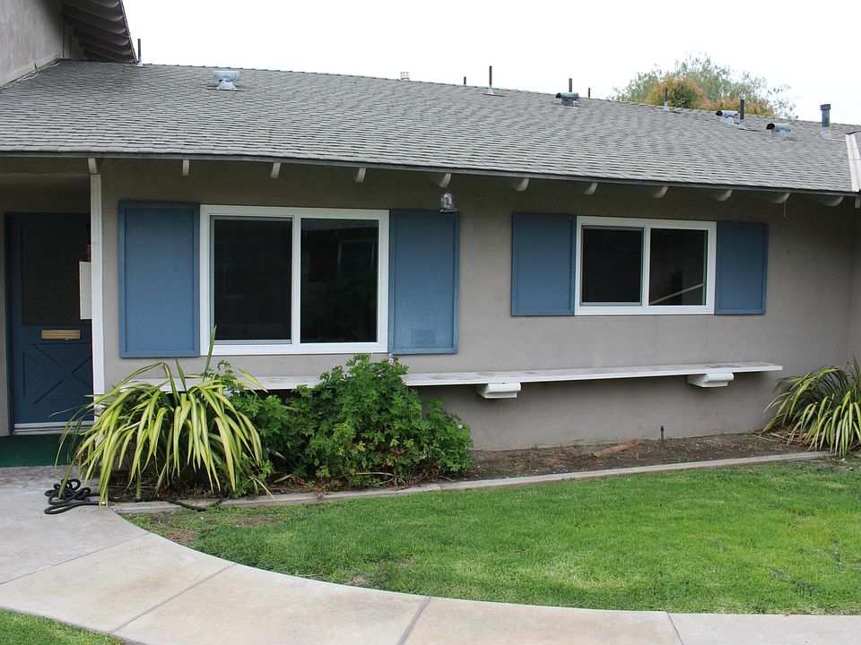 Lower 2 bed 2 bath unit. Private back patio off of the family room and no one above you.