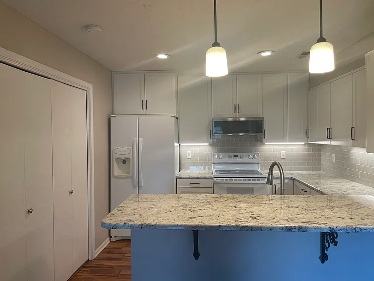 190 W Green Meadows Rd — Photo 10