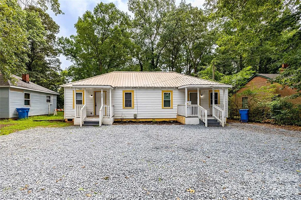 629 Colston St — Photo 4