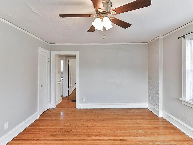 1401 Woodland Dr — Photo 4