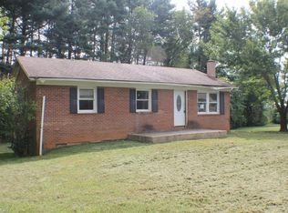 212 Gaylon St, Mount Airy, NC 27030