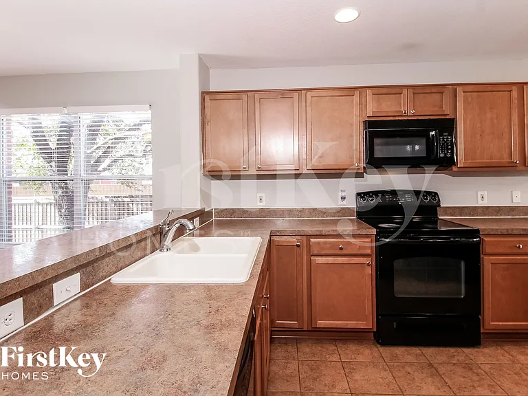 4500 Chris Dr — Photo 8