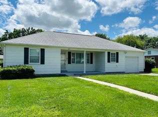 407 10th St, Carmi, IL 62821