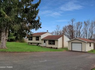 27 Vandine Rd, Beach Lake, PA 18405