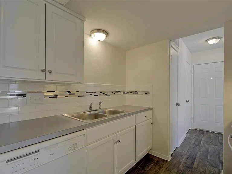 1825 Wooten Park Dr #101 — Photo 2