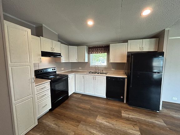 3rd image of 245 Riviera Courts Dr #245